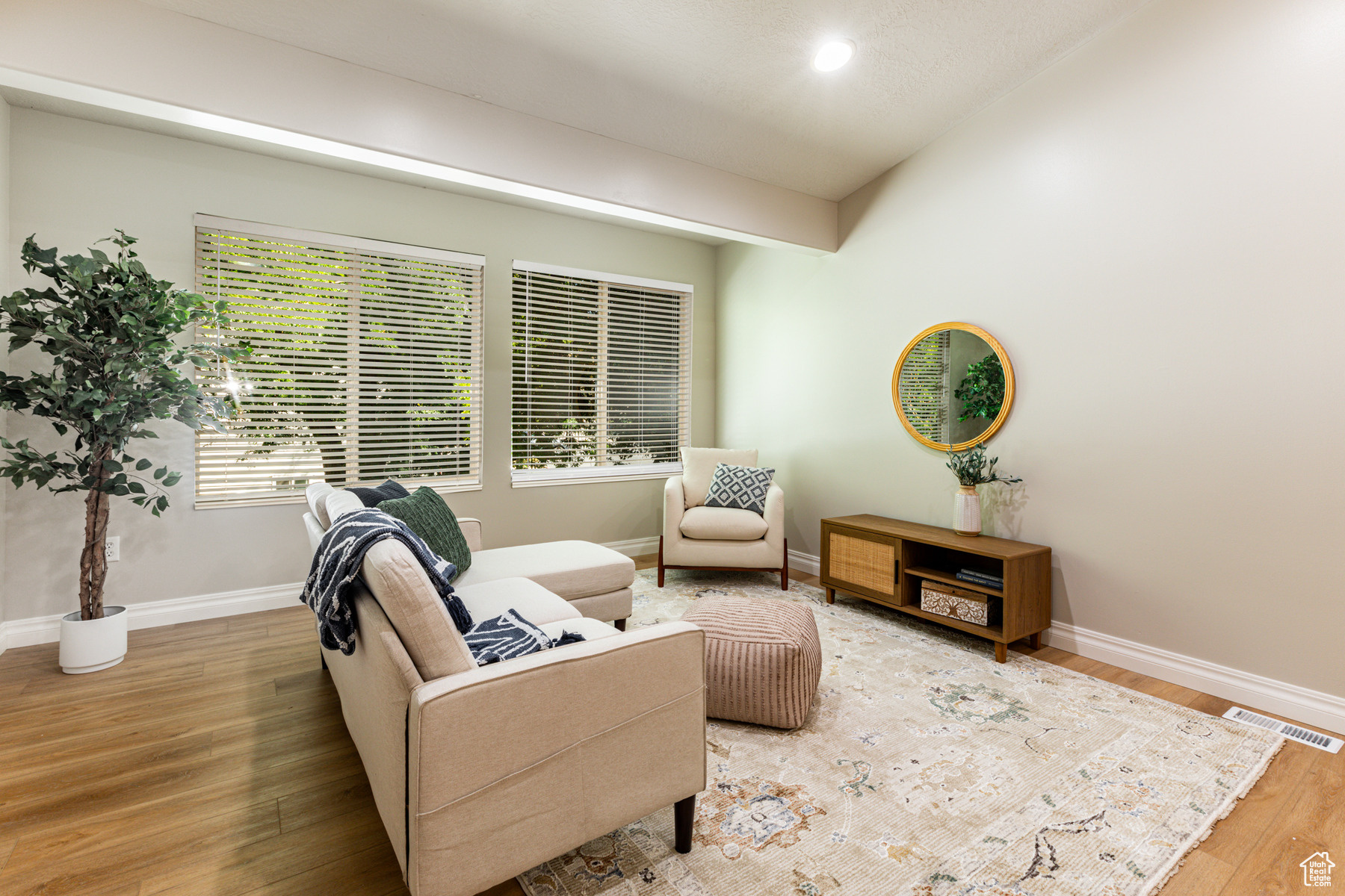 Bountiful, Utah 84010, United States, 3 Bedrooms Bedrooms, ,2 BathroomsBathrooms,Residential,Pending,45883