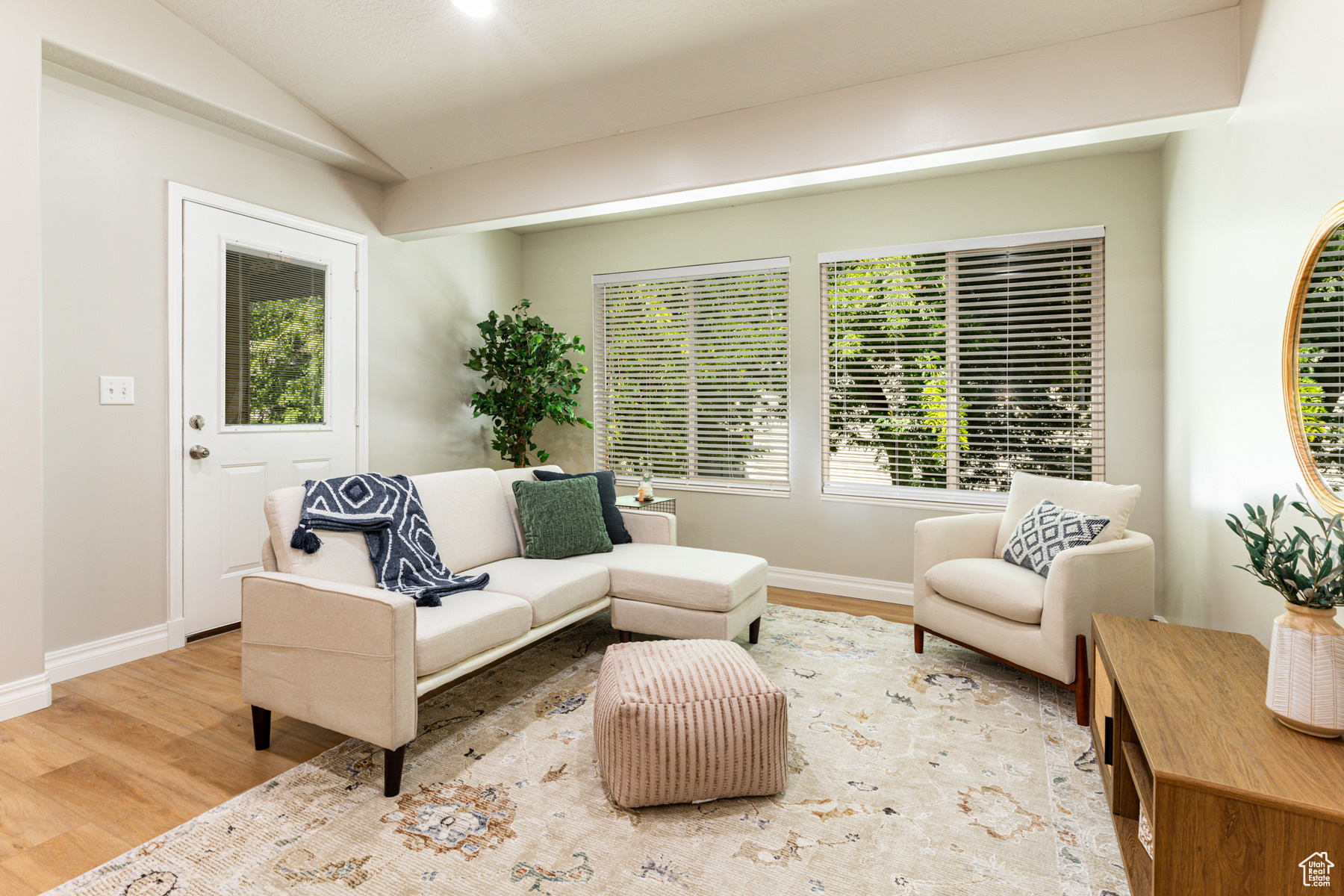 Bountiful, Utah 84010, United States, 3 Bedrooms Bedrooms, ,2 BathroomsBathrooms,Residential,Pending,45883