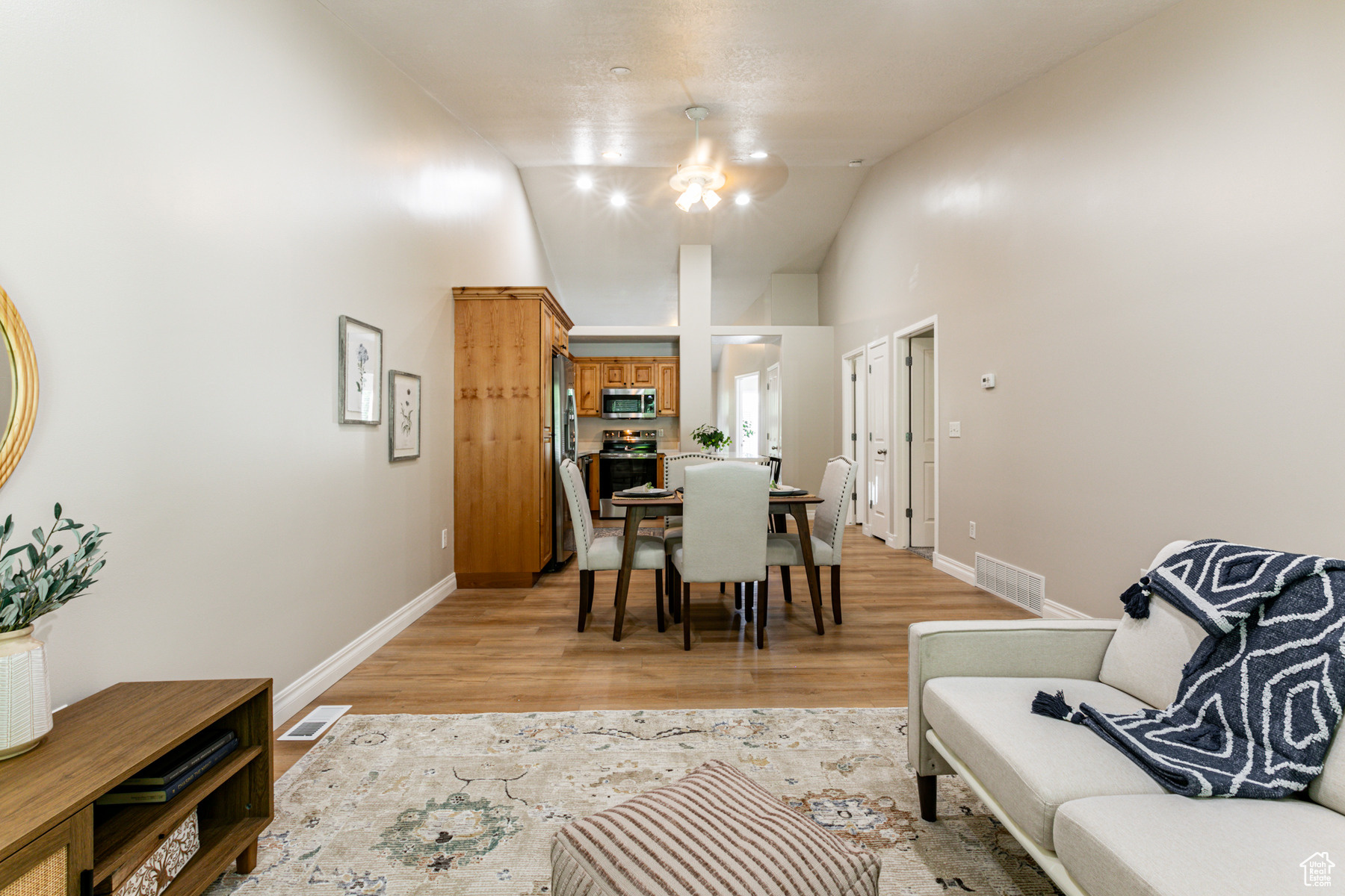 Bountiful, Utah 84010, United States, 3 Bedrooms Bedrooms, ,2 BathroomsBathrooms,Residential,Pending,45883