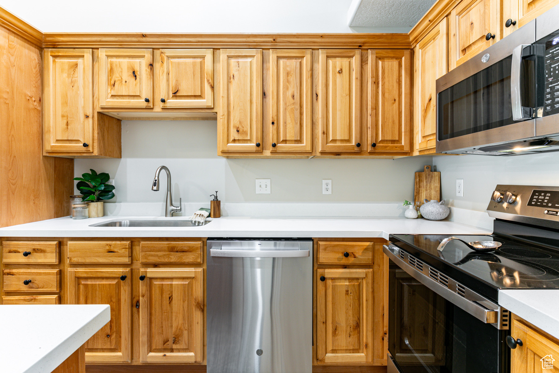 Bountiful, Utah 84010, United States, 3 Bedrooms Bedrooms, ,2 BathroomsBathrooms,Residential,Pending,45883