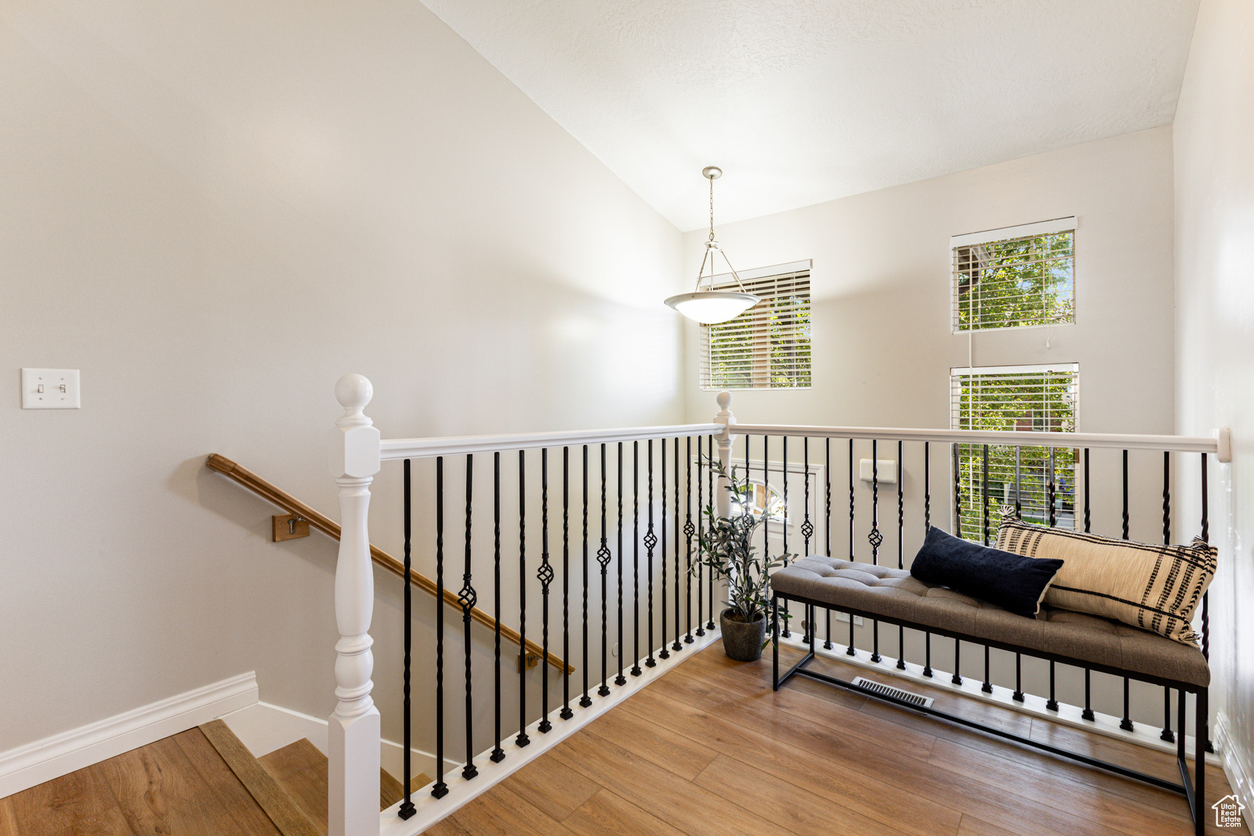 Bountiful, Utah 84010, United States, 3 Bedrooms Bedrooms, ,2 BathroomsBathrooms,Residential,Pending,45883