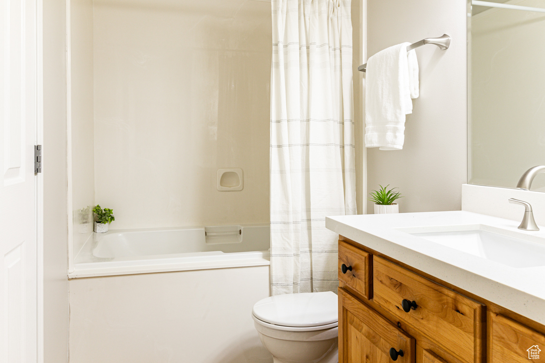 Bountiful, Utah 84010, United States, 3 Bedrooms Bedrooms, ,2 BathroomsBathrooms,Residential,Pending,45883