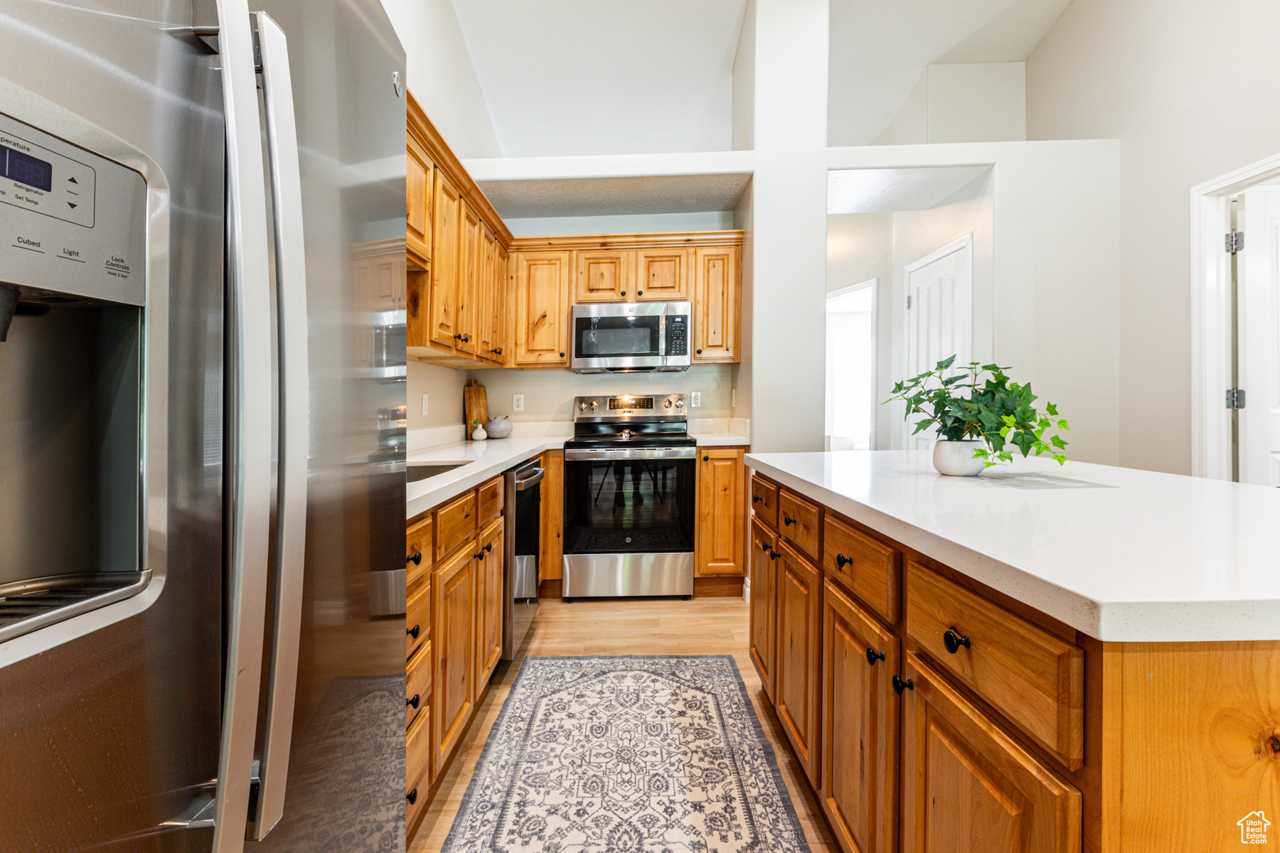 Bountiful, Utah 84010, United States, 3 Bedrooms Bedrooms, ,2 BathroomsBathrooms,Residential,Pending,45883