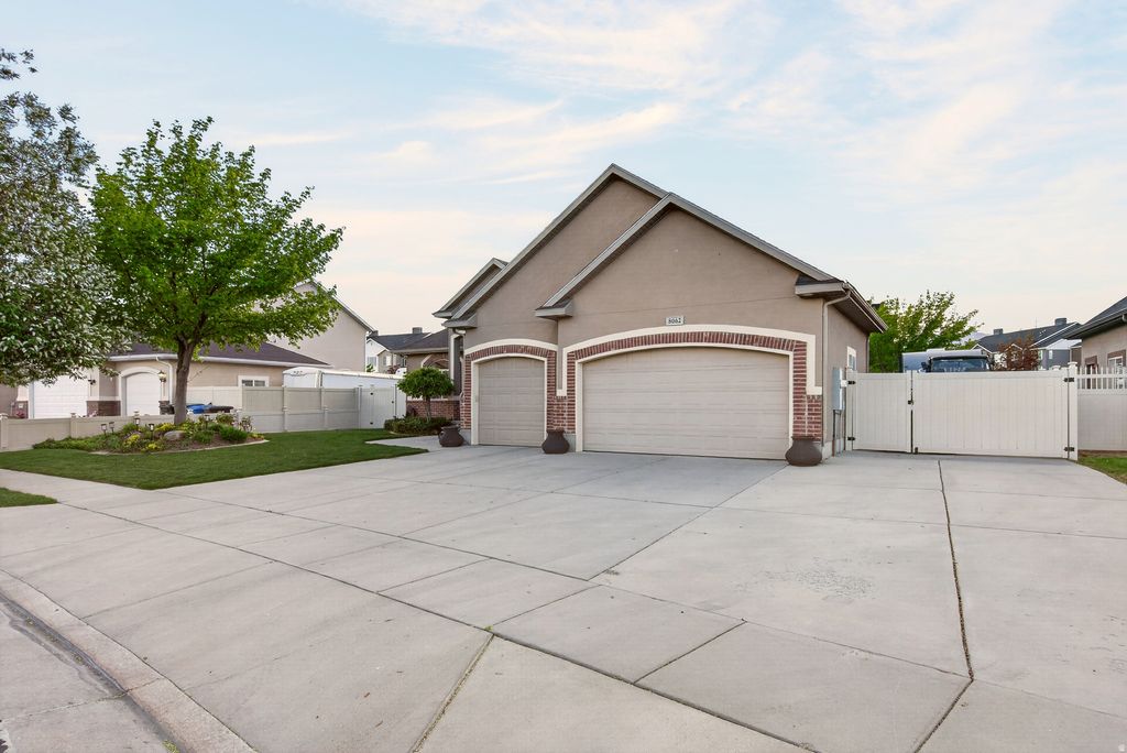 Photo of 8062 S PONDS LODGE DR, West Jordan, UT 84081 (MLS # 2150303)