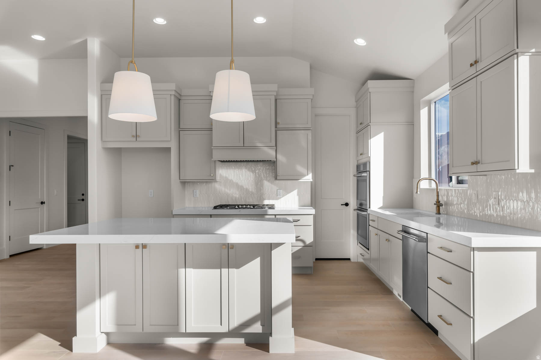 WEBER VIEW 221 - Residential