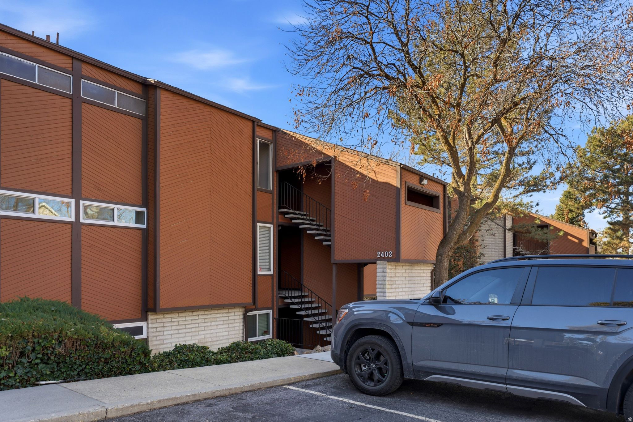 WOOD HOLLOW CONDM - Residential