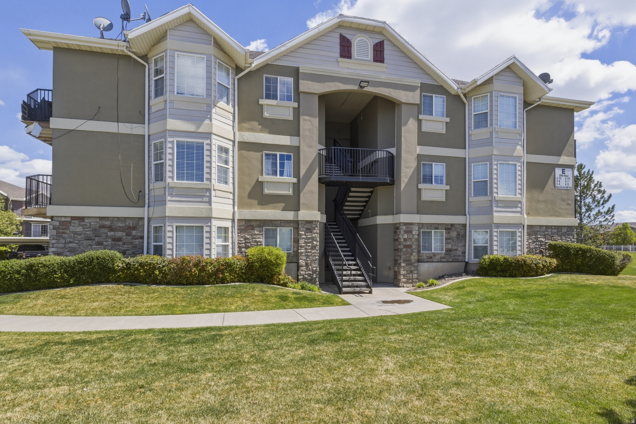 3969 W ROMNEY DR S E8