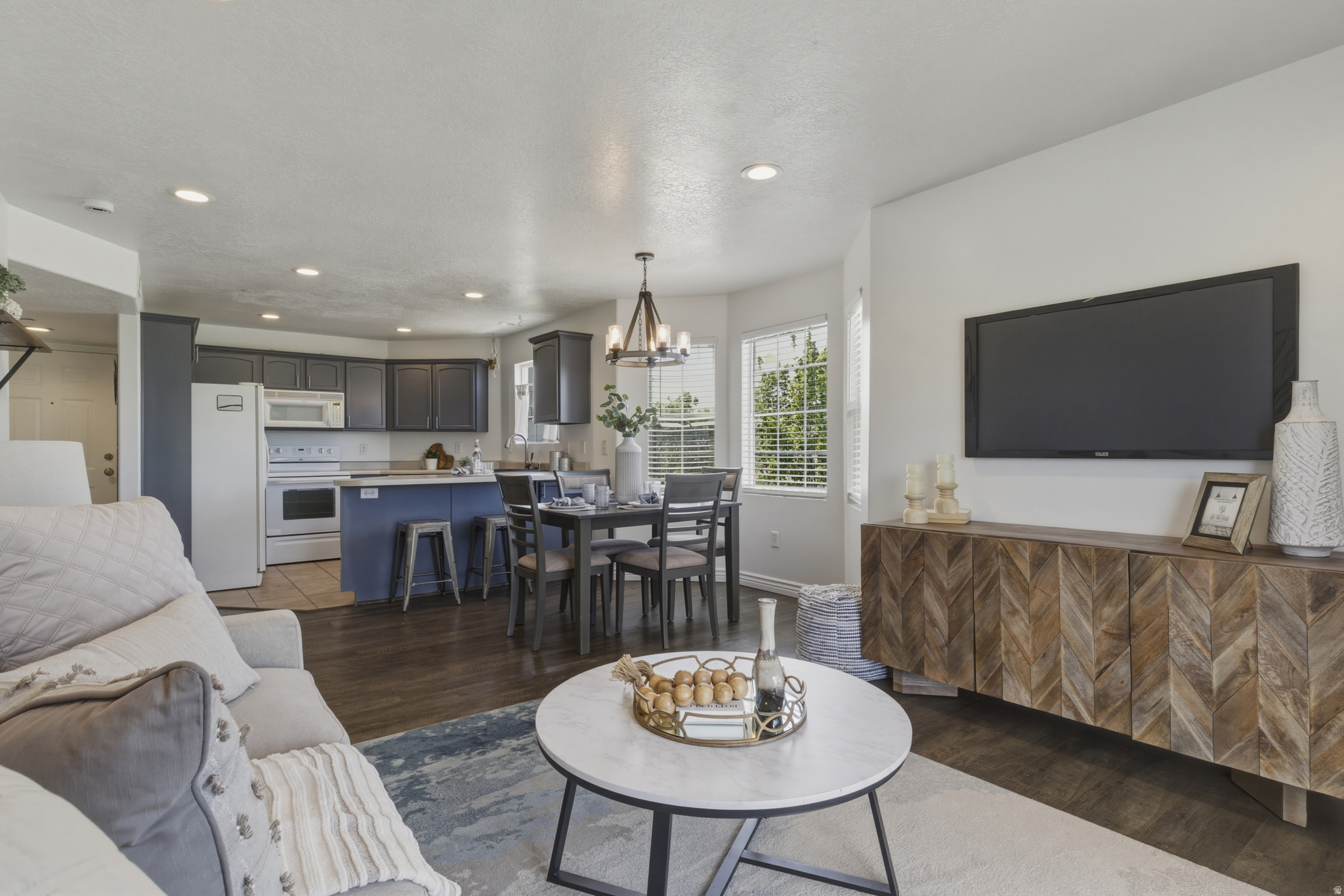 3969 W ROMNEY DR S E8