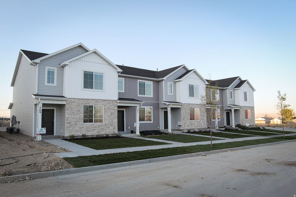 Photo of 273 W 690 N, Smithfield, UT 84335 (MLS # 2143206)