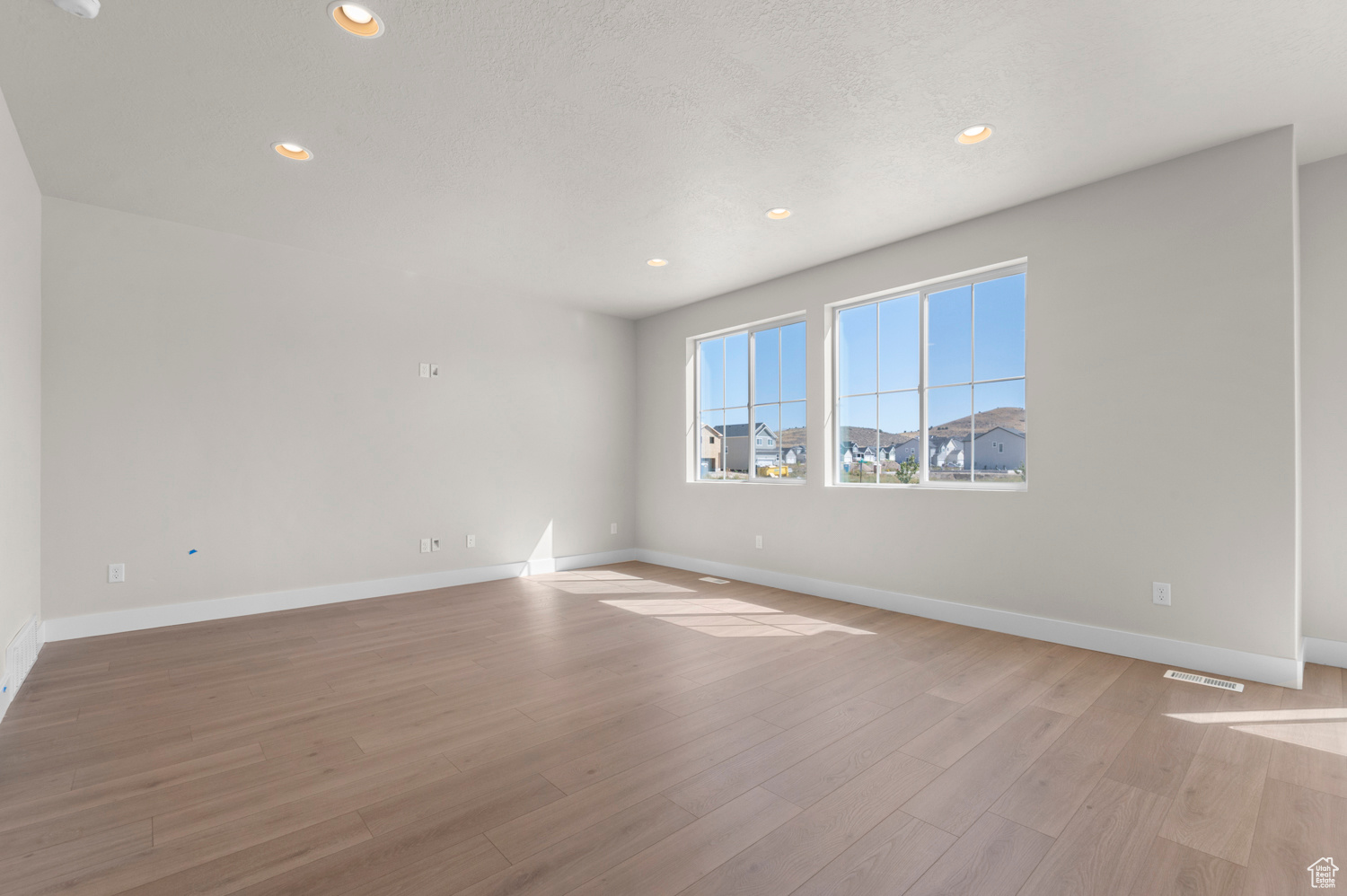 OVERLAND COLLECTION V2 244 - Residential