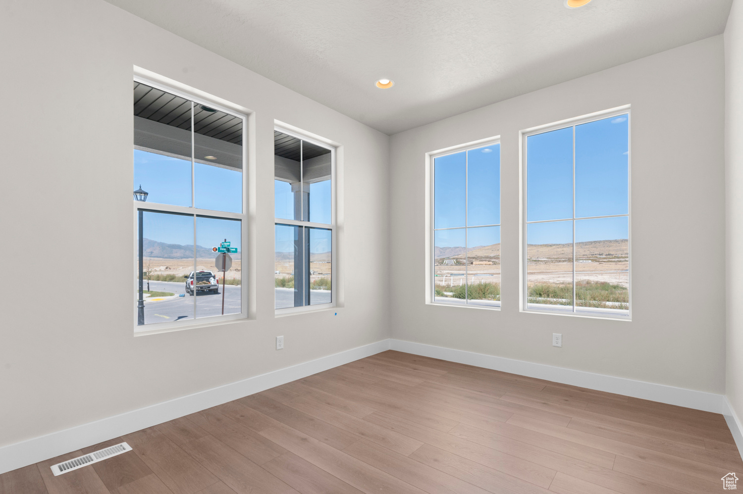 OVERLAND COLLECTION V2 244 - Residential