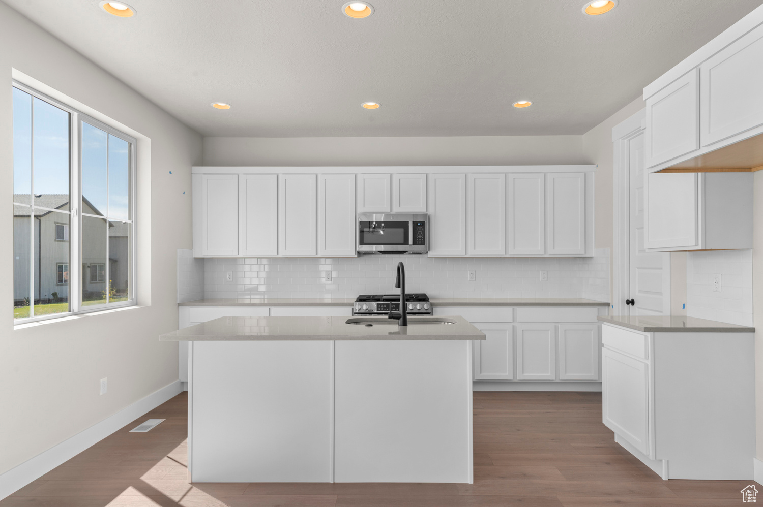 OVERLAND COLLECTION V2 244 - Residential