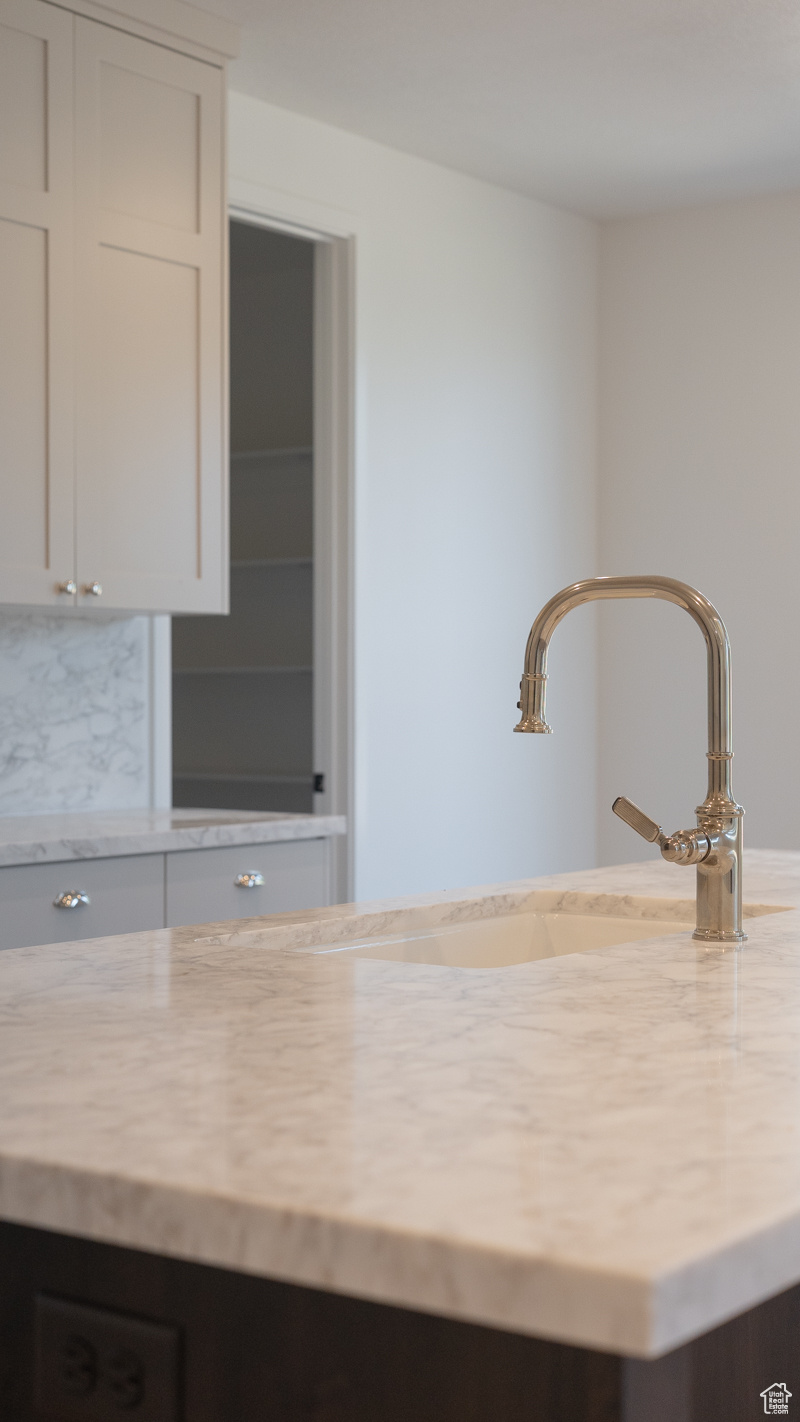 VIEWS AT ROCKWOOD - Residential