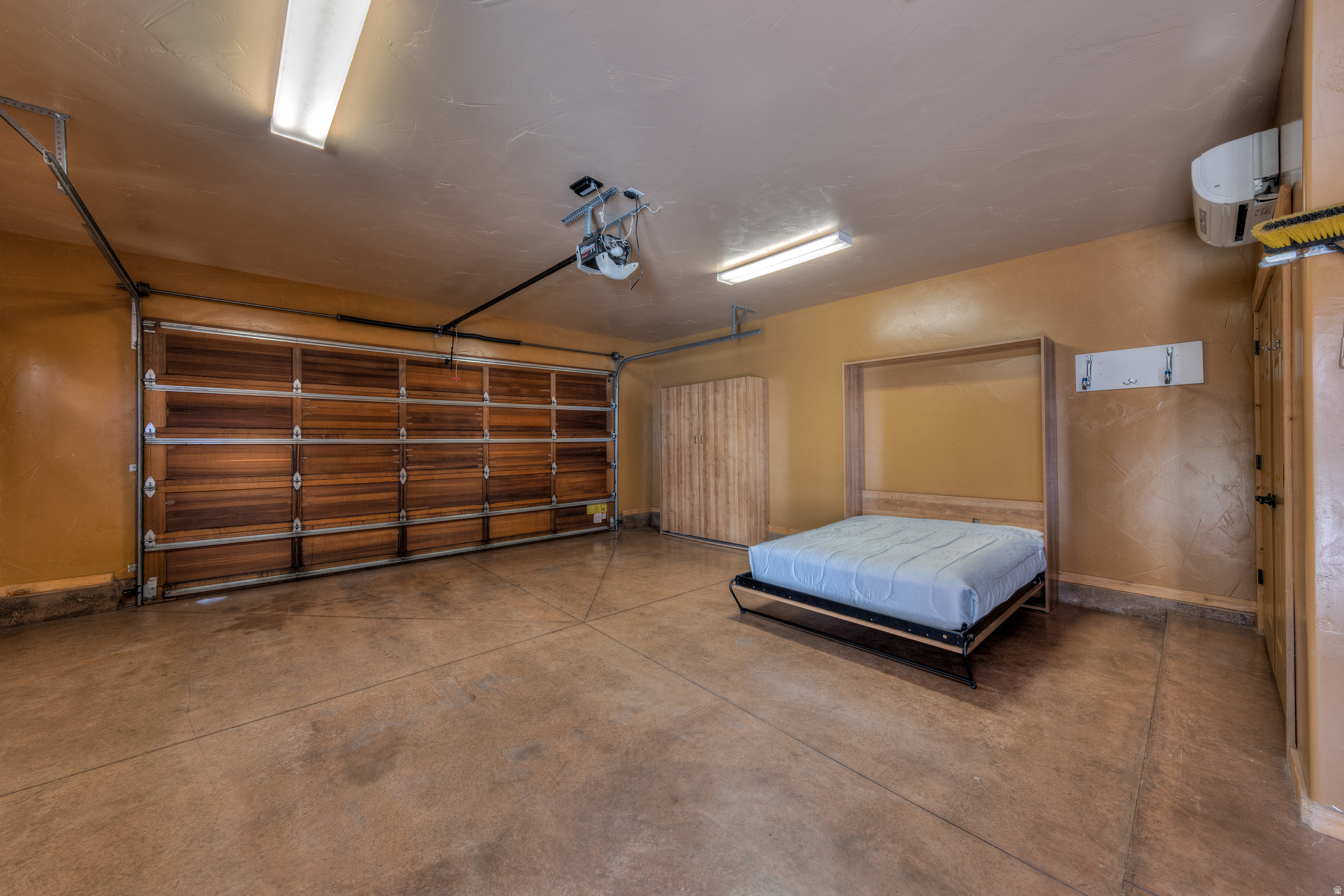 COYOTE RUN - Residential