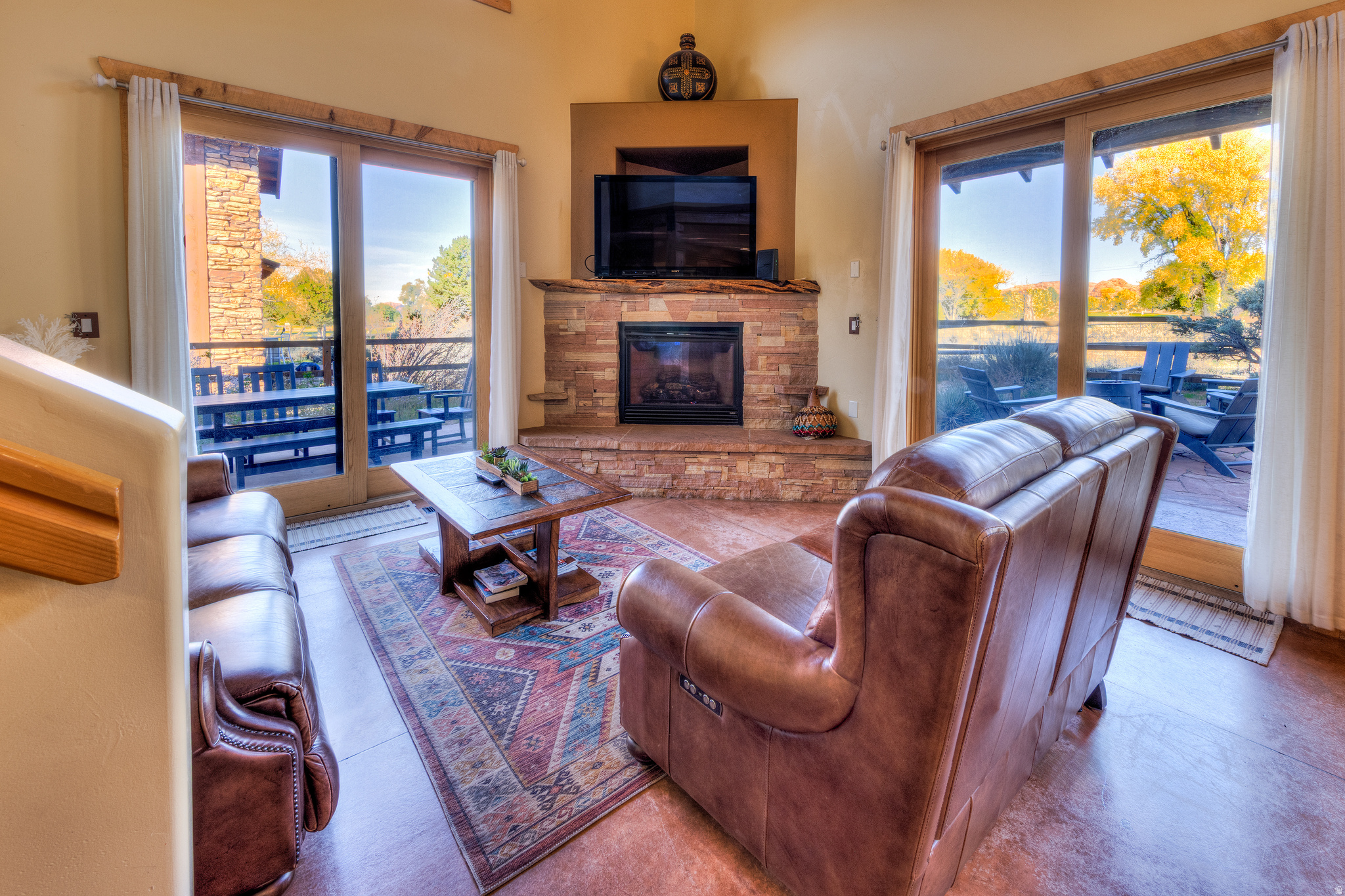 COYOTE RUN - Residential