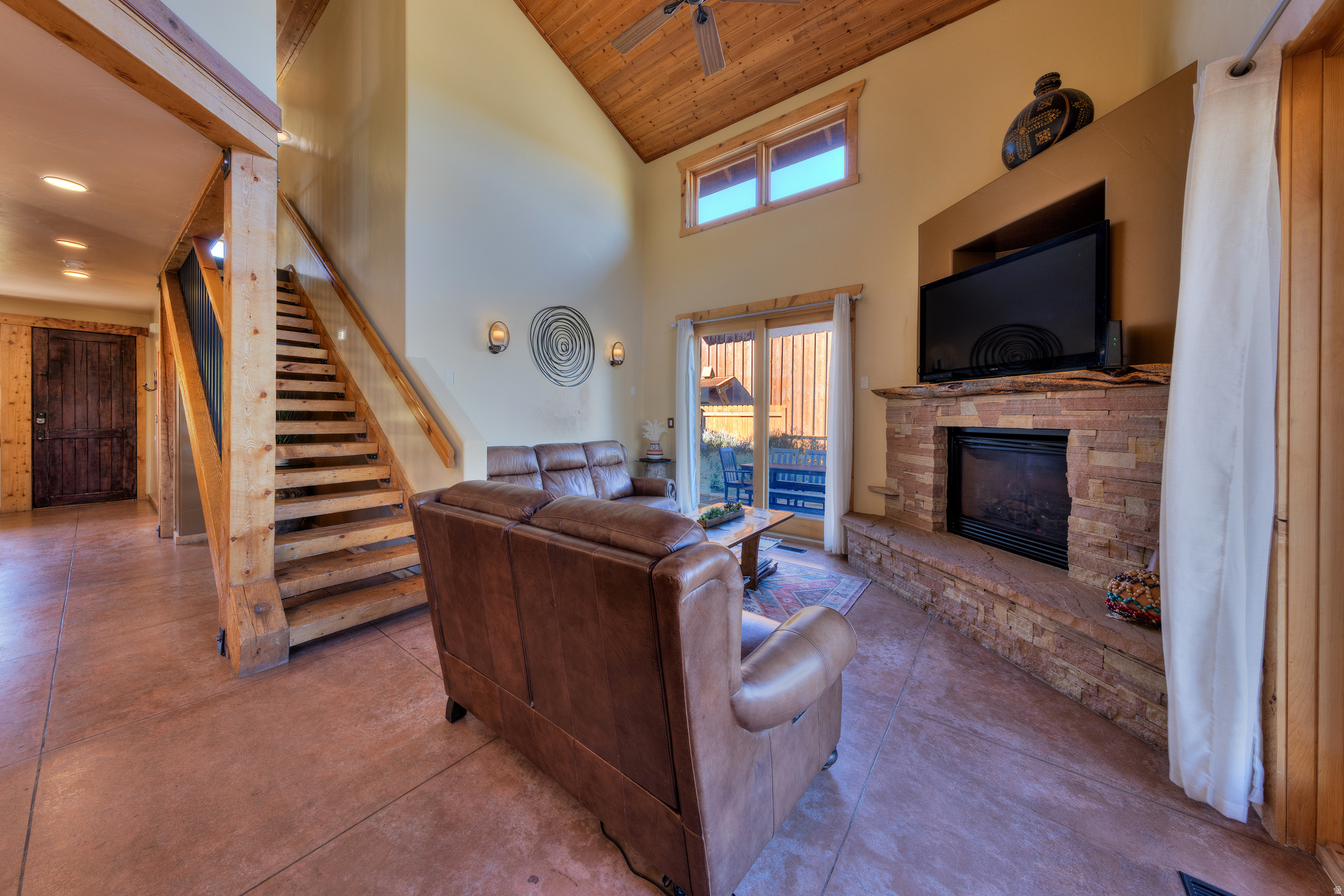 COYOTE RUN - Residential