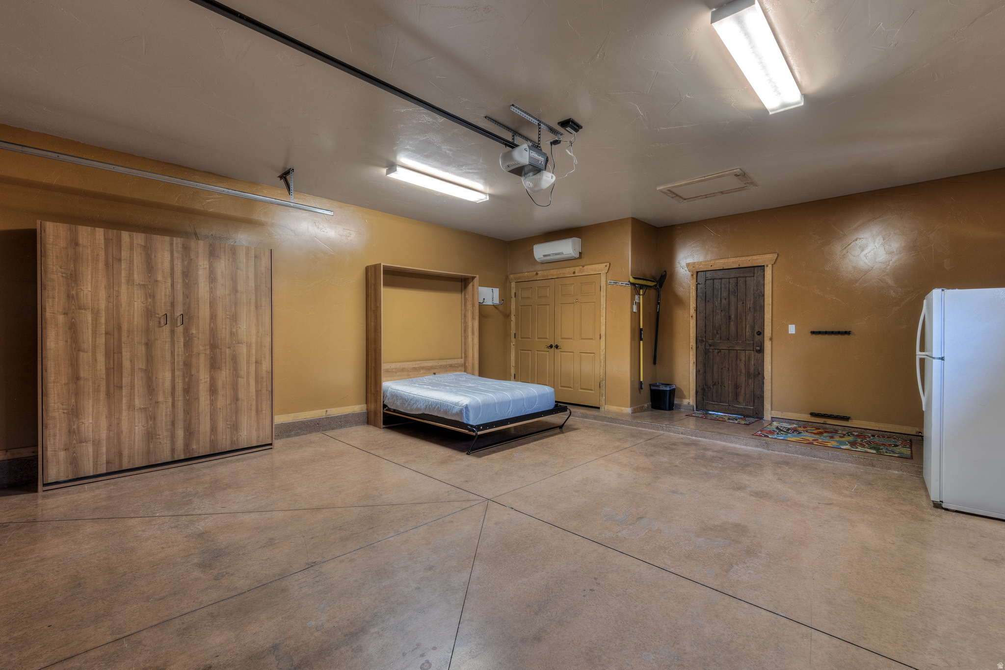 COYOTE RUN - Residential