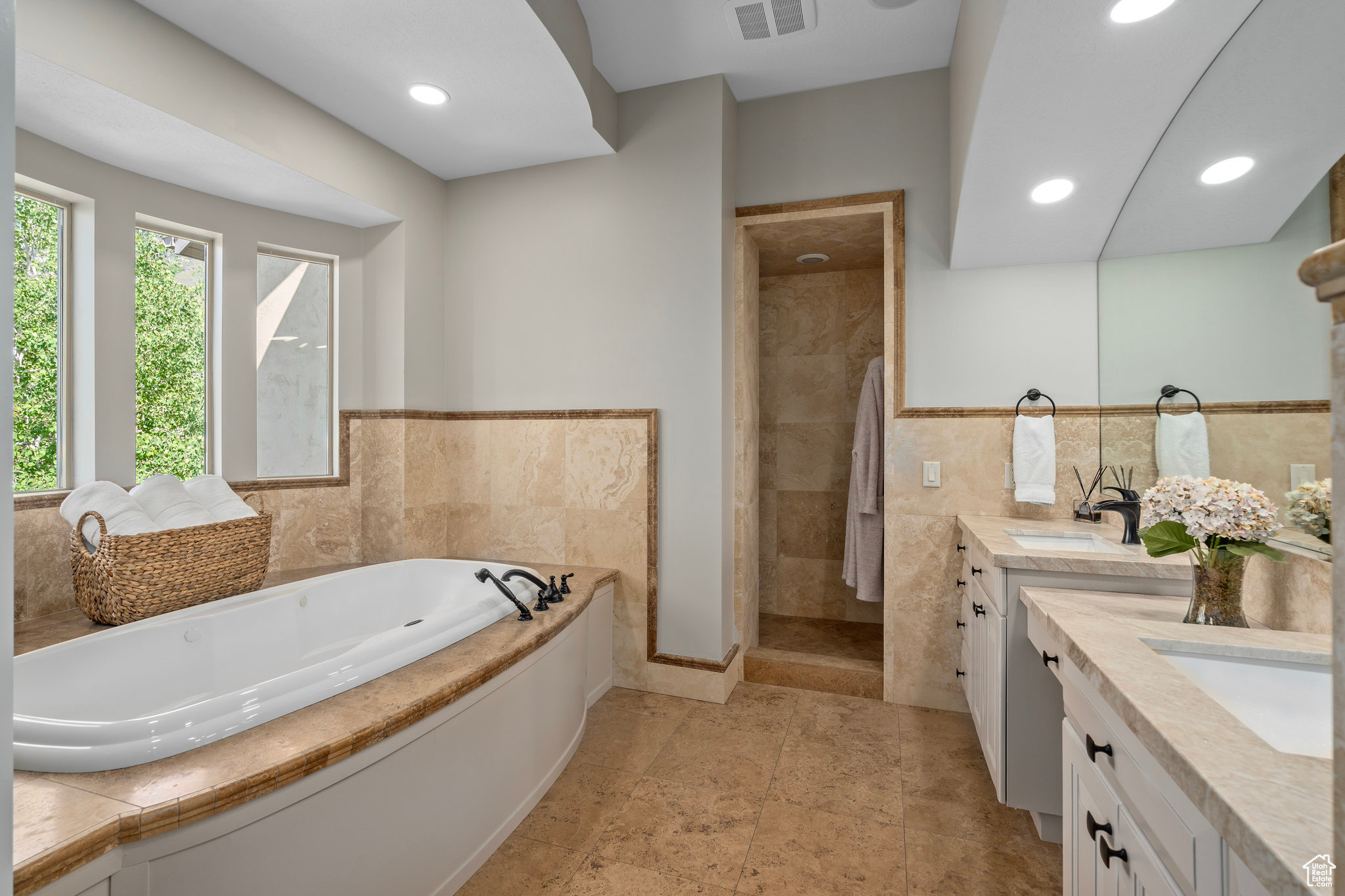 8 Snow Forest Cv, Sandy, Utah image 19