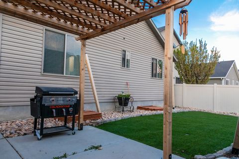 Tiny photo for 1534 E SHADOW DR N, Eagle Mountain, UT 84005 (MLS # 2149457)