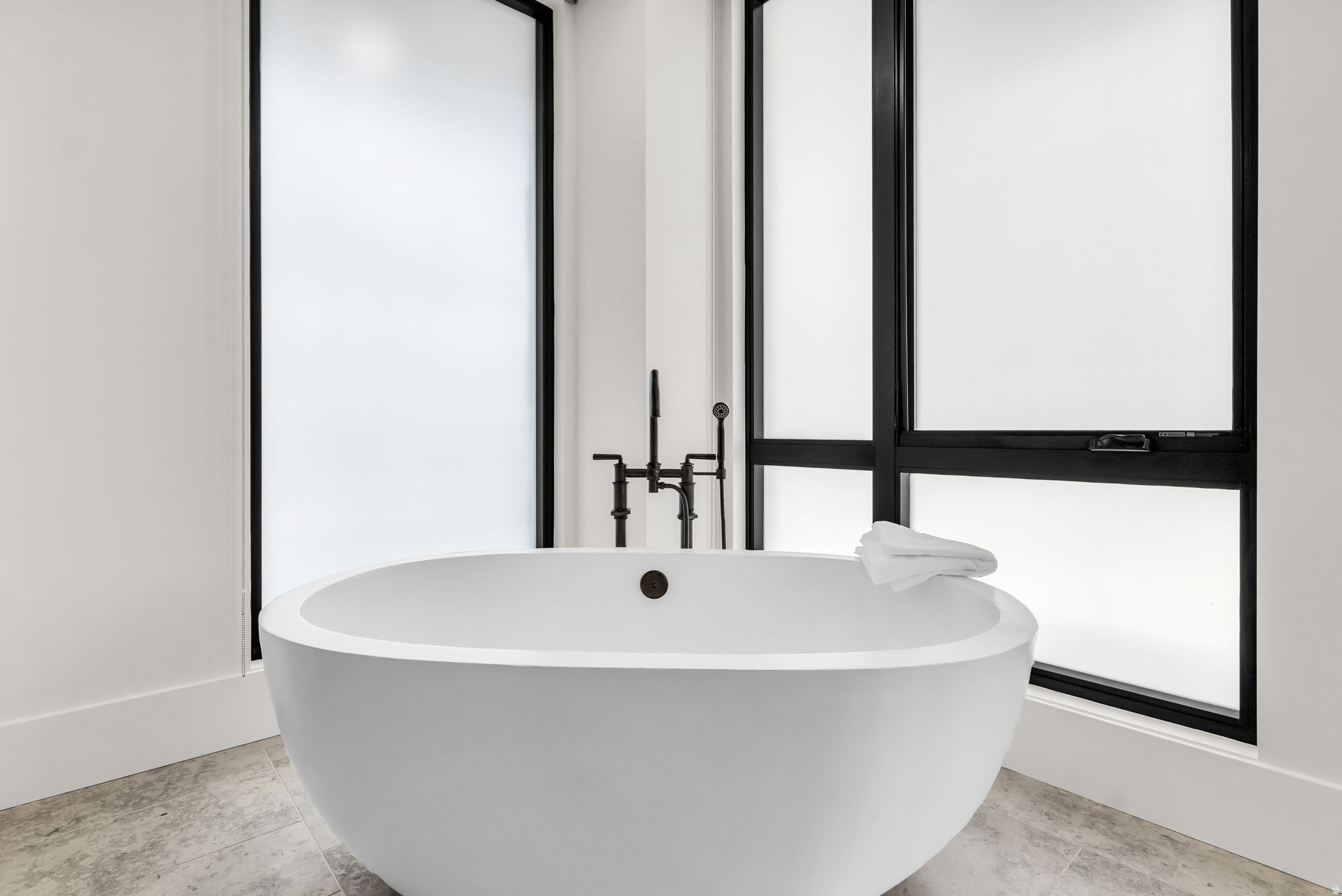 EMPIRE RESIDENCES - Residential