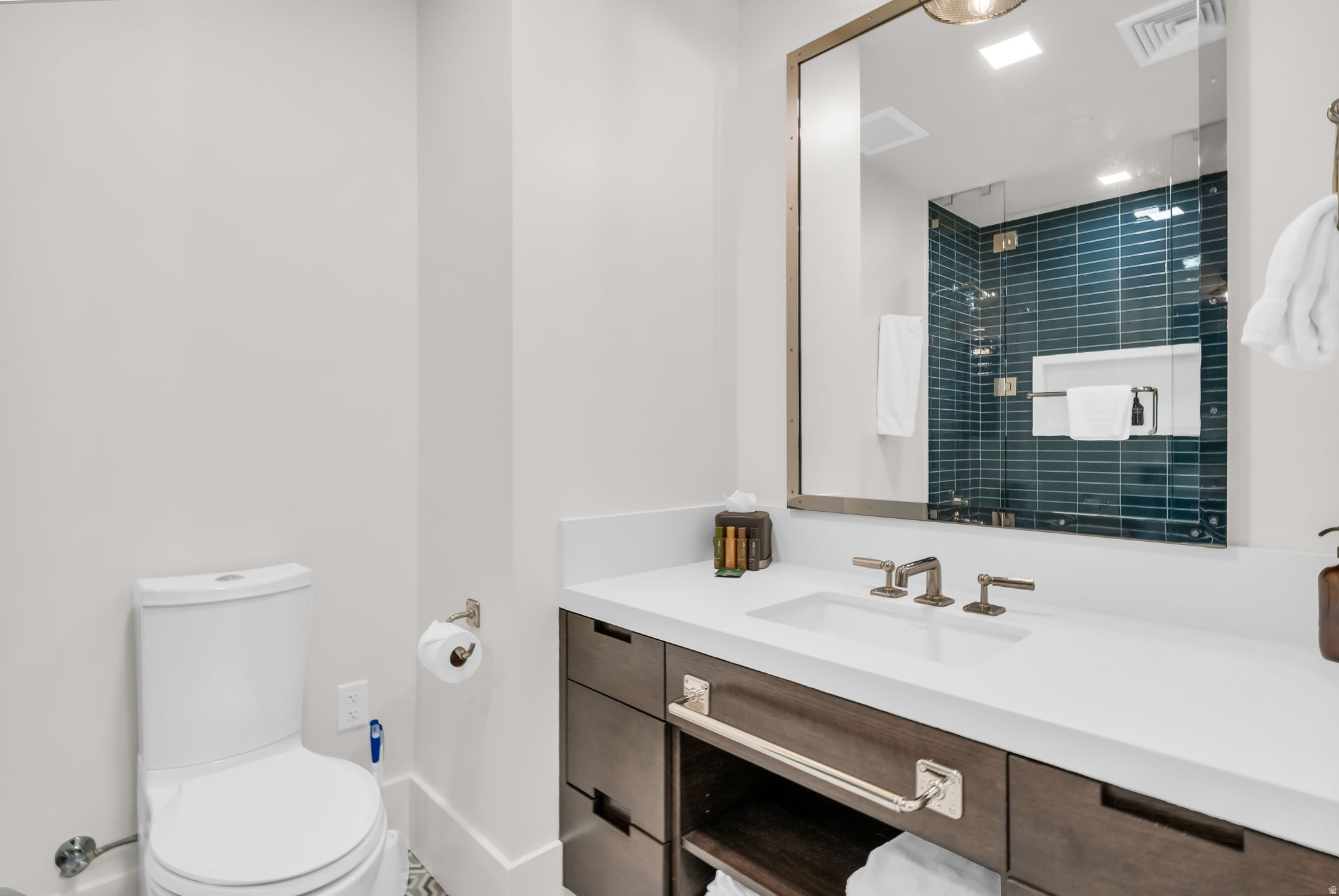 EMPIRE RESIDENCES - Residential