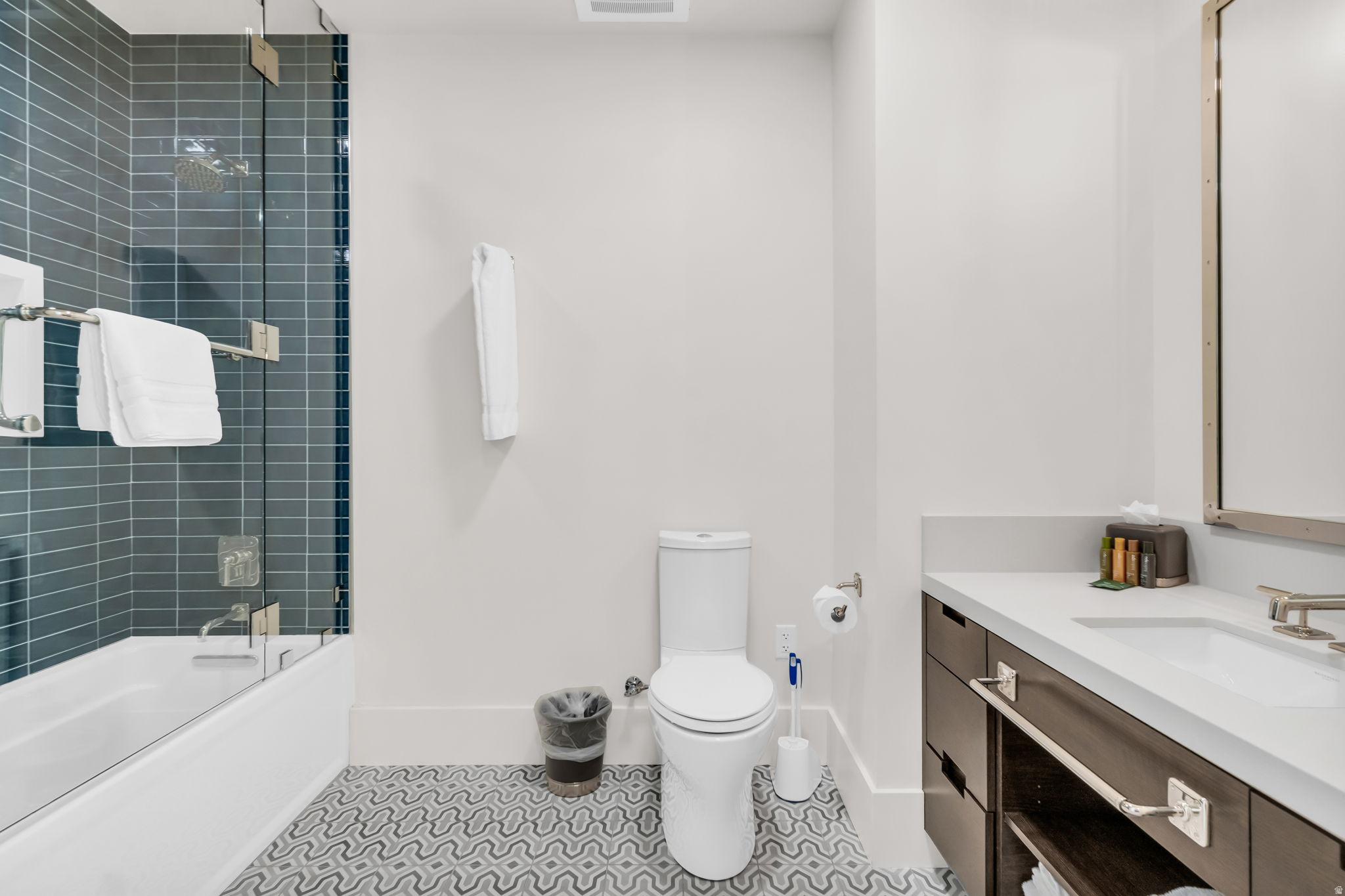 EMPIRE RESIDENCES - Residential