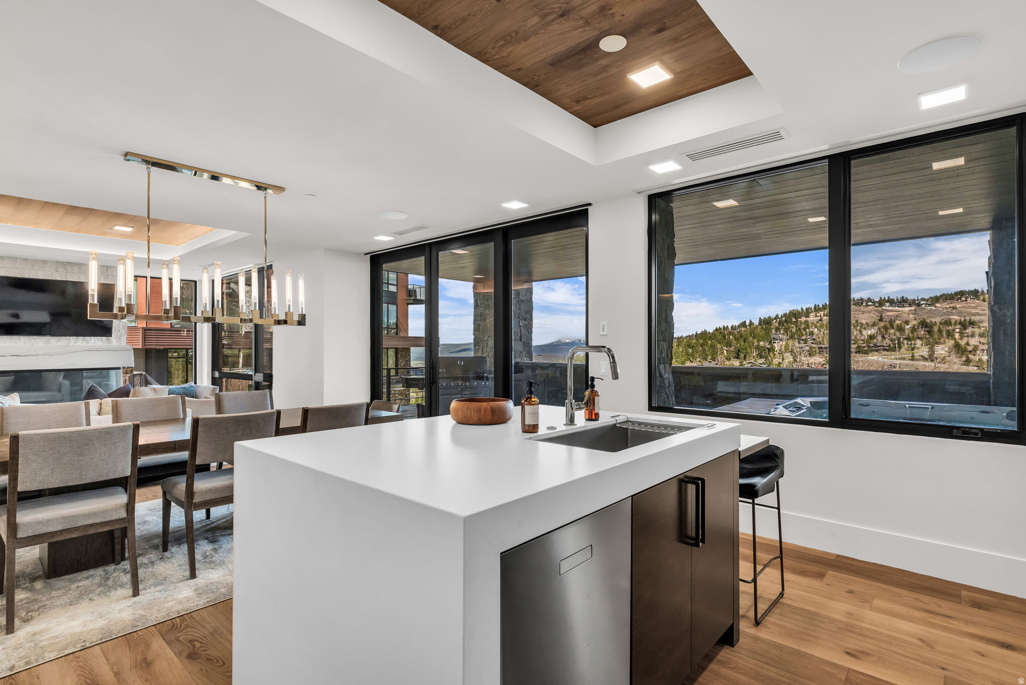 EMPIRE RESIDENCES - Residential