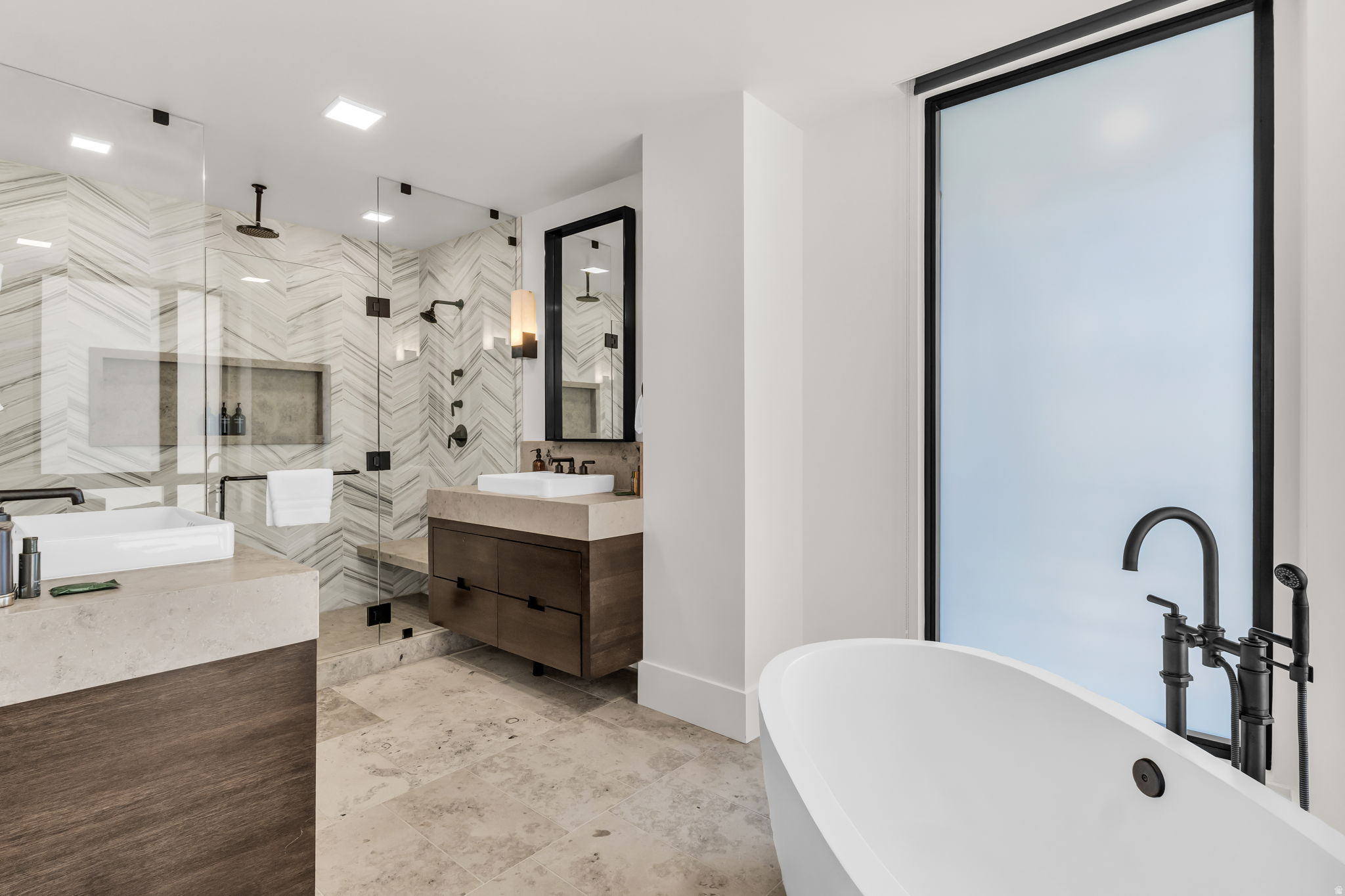 EMPIRE RESIDENCES - Residential