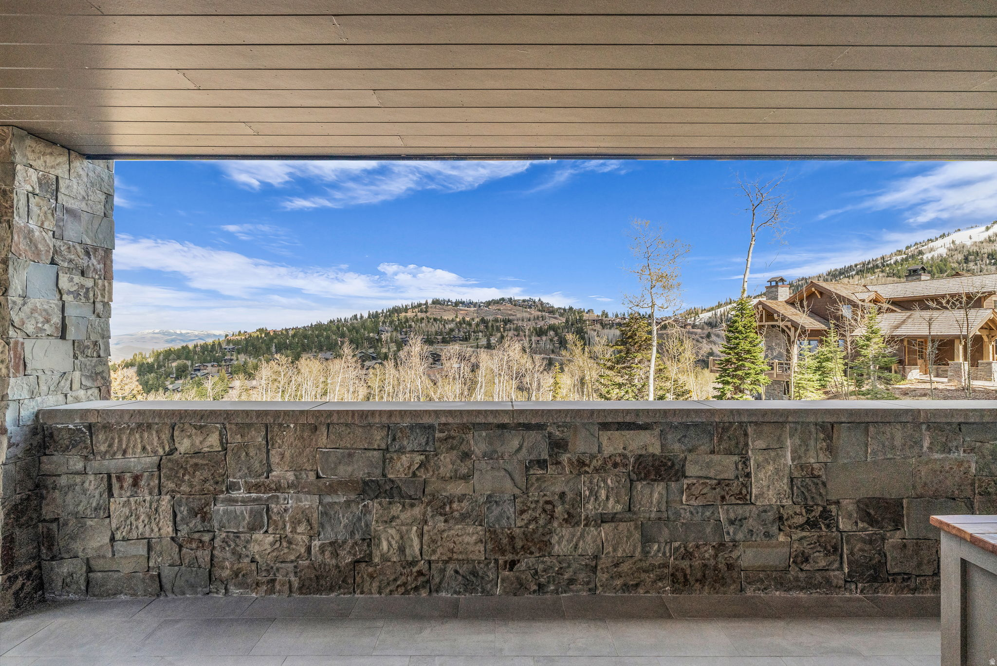 EMPIRE RESIDENCES - Residential