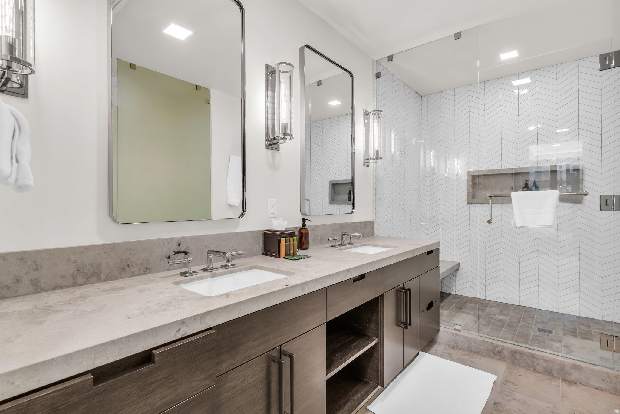 EMPIRE RESIDENCES - Residential