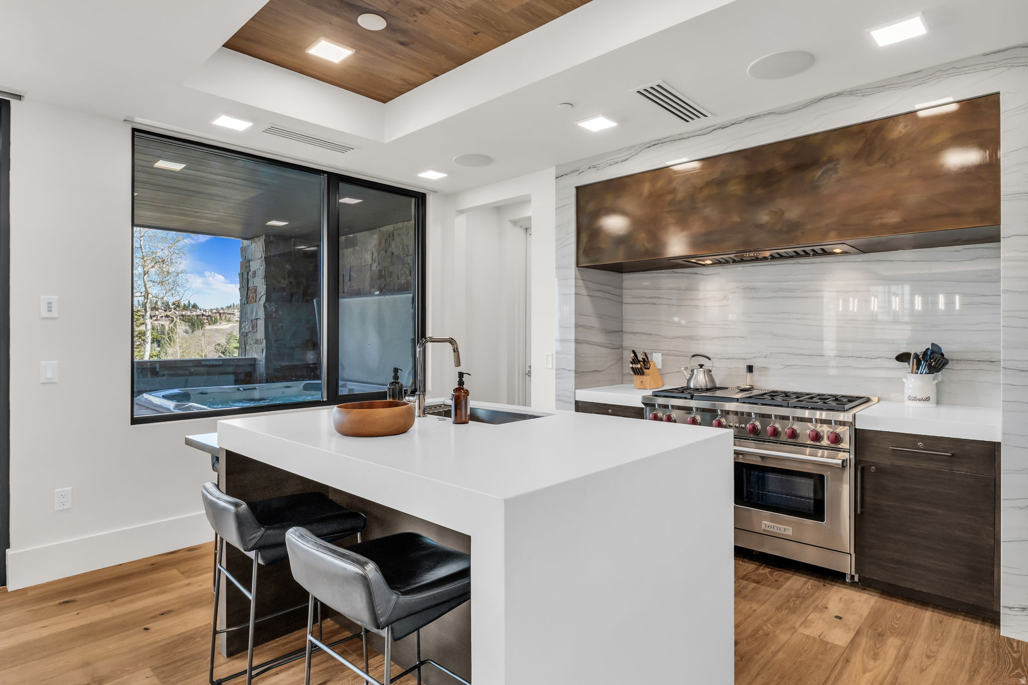 EMPIRE RESIDENCES - Residential