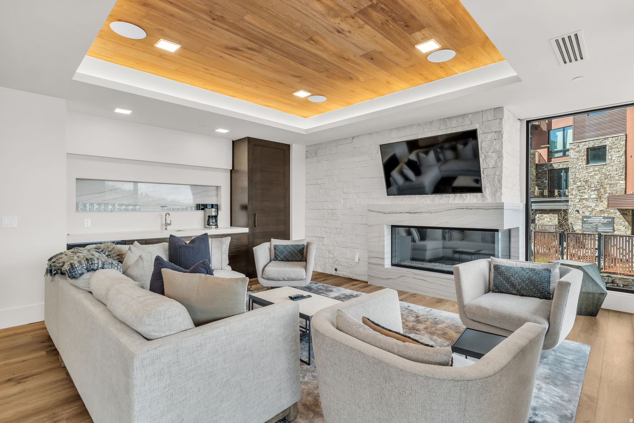 EMPIRE RESIDENCES - Residential