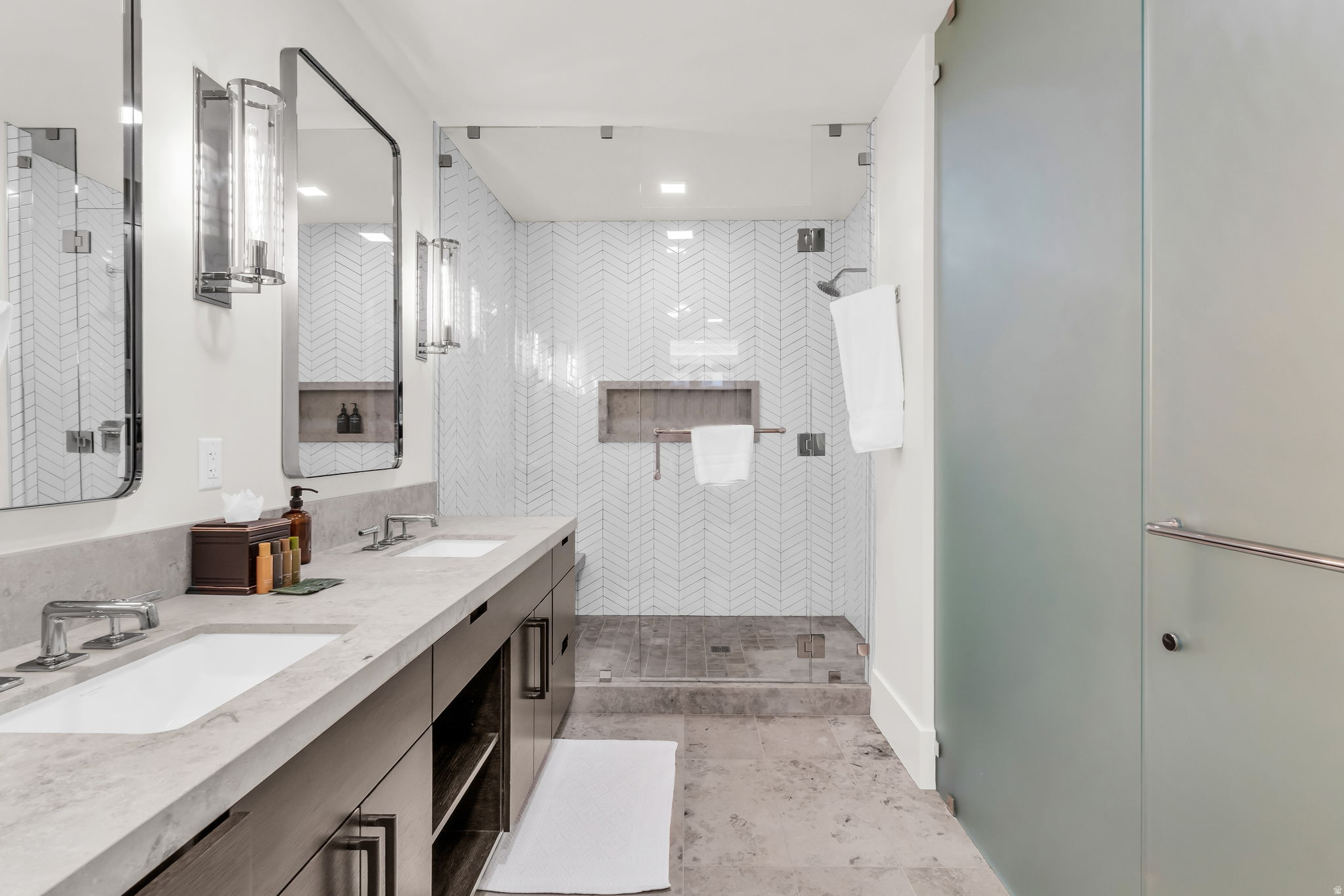 EMPIRE RESIDENCES - Residential