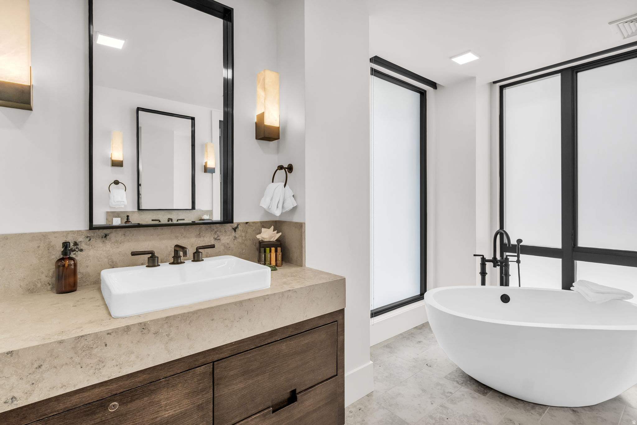 EMPIRE RESIDENCES - Residential