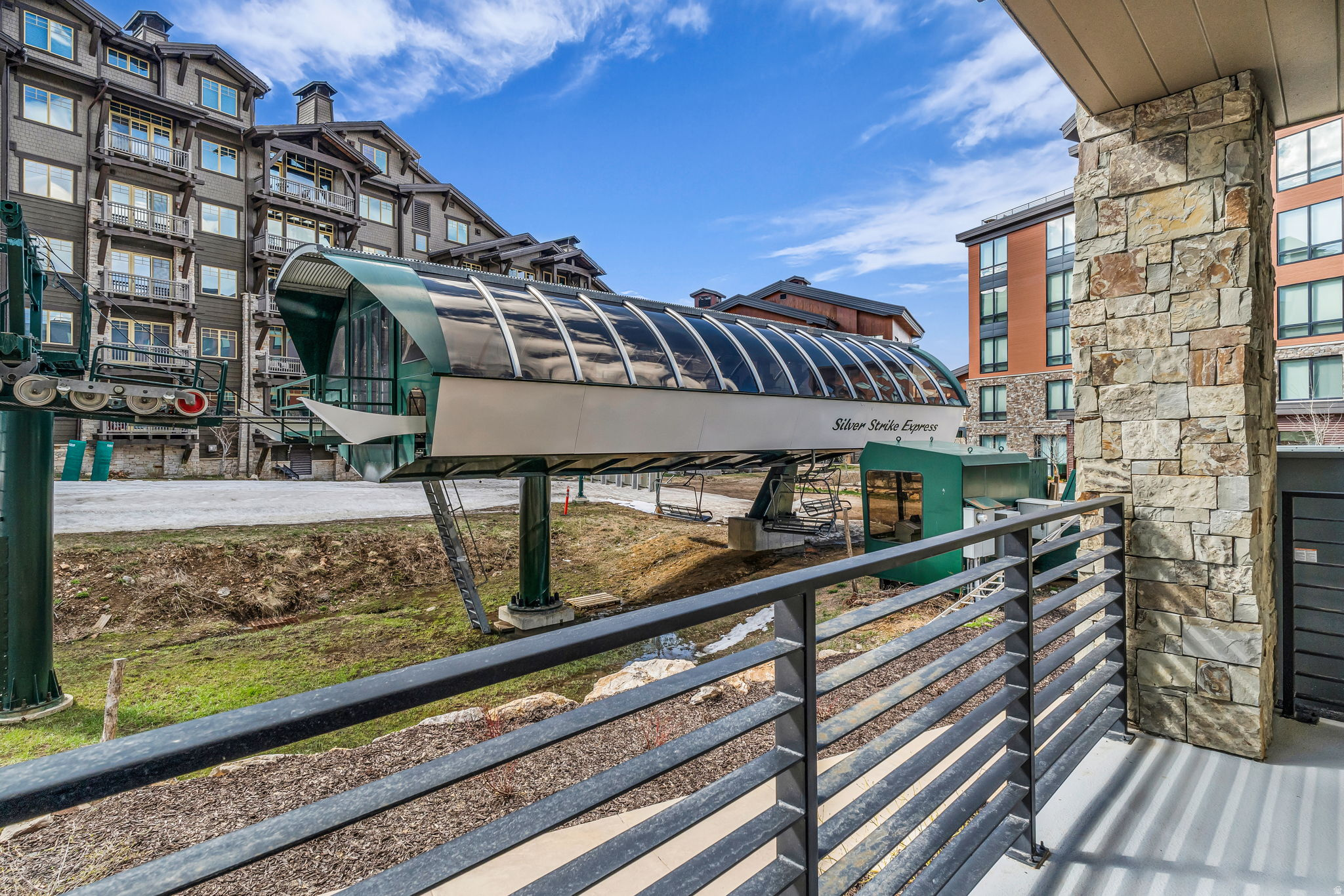 EMPIRE RESIDENCES - Residential