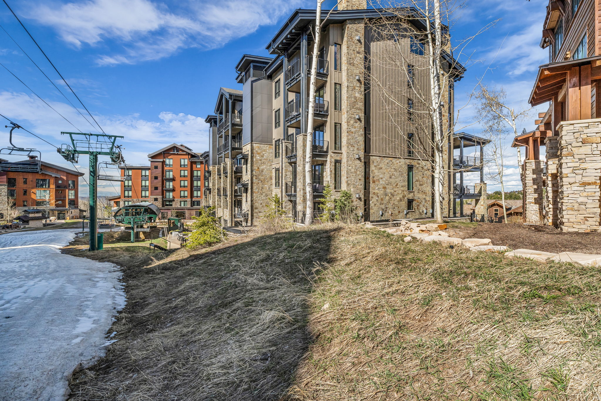 EMPIRE RESIDENCES - Residential