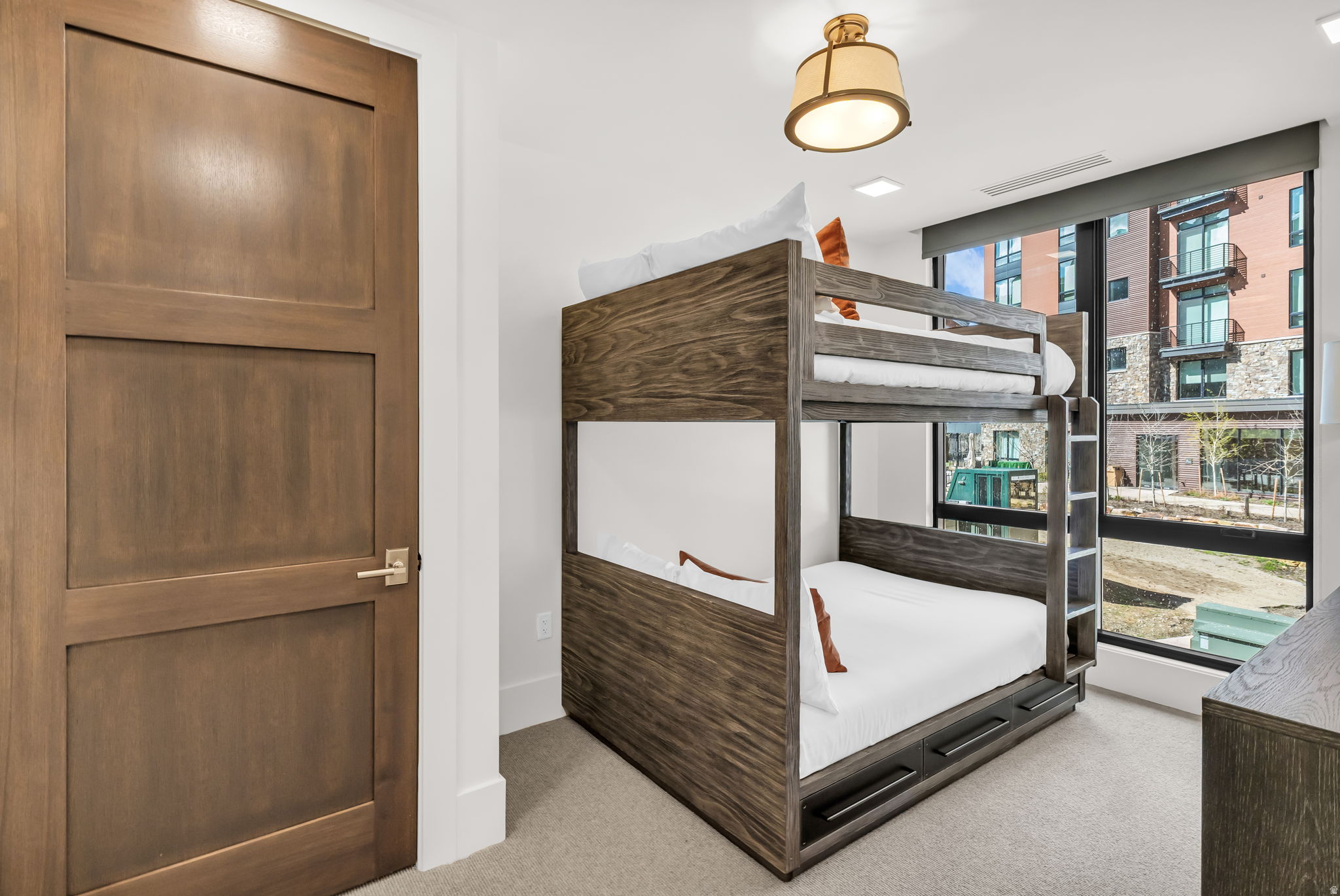 EMPIRE RESIDENCES - Residential