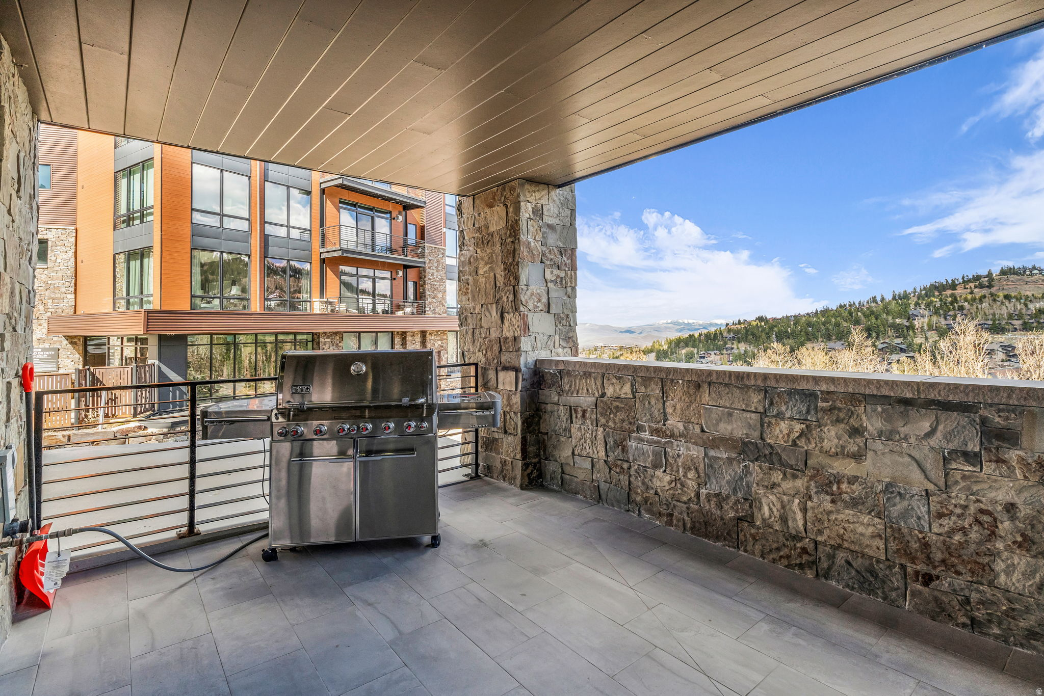 EMPIRE RESIDENCES - Residential