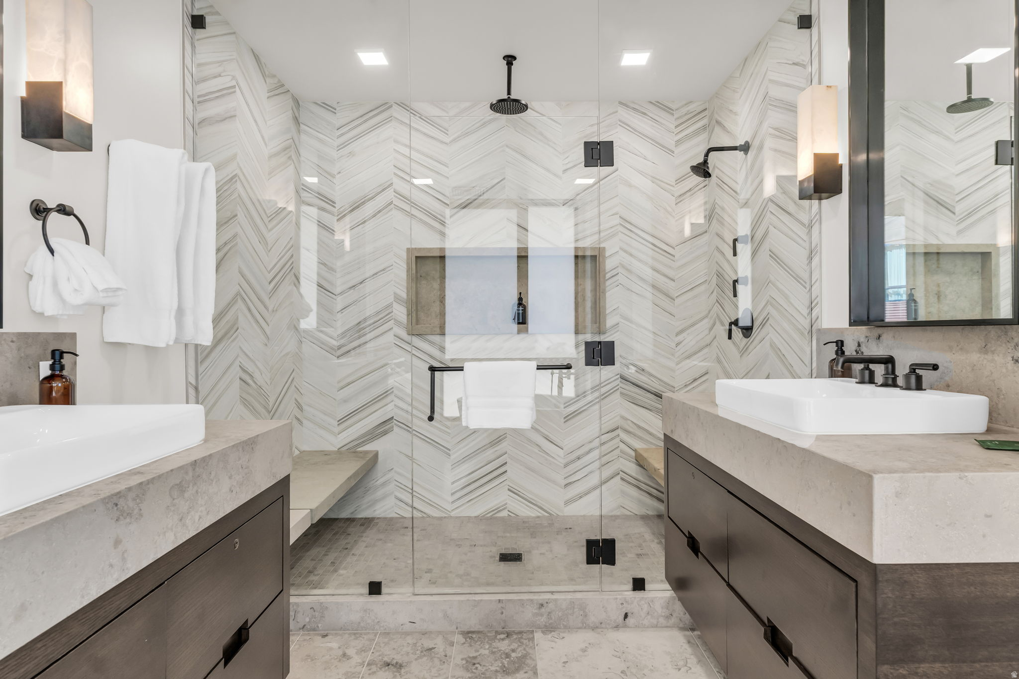 EMPIRE RESIDENCES - Residential