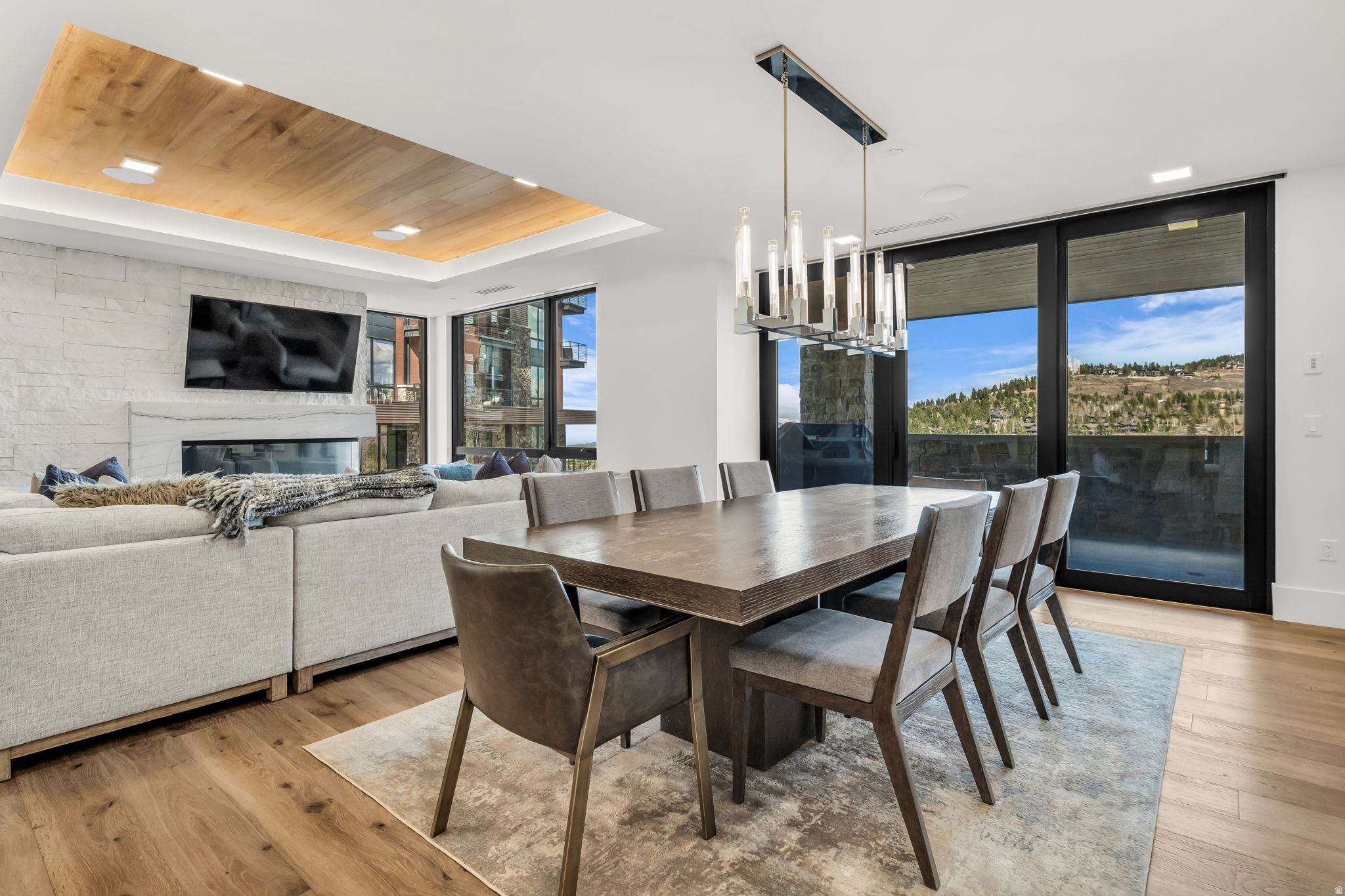 EMPIRE RESIDENCES - Residential