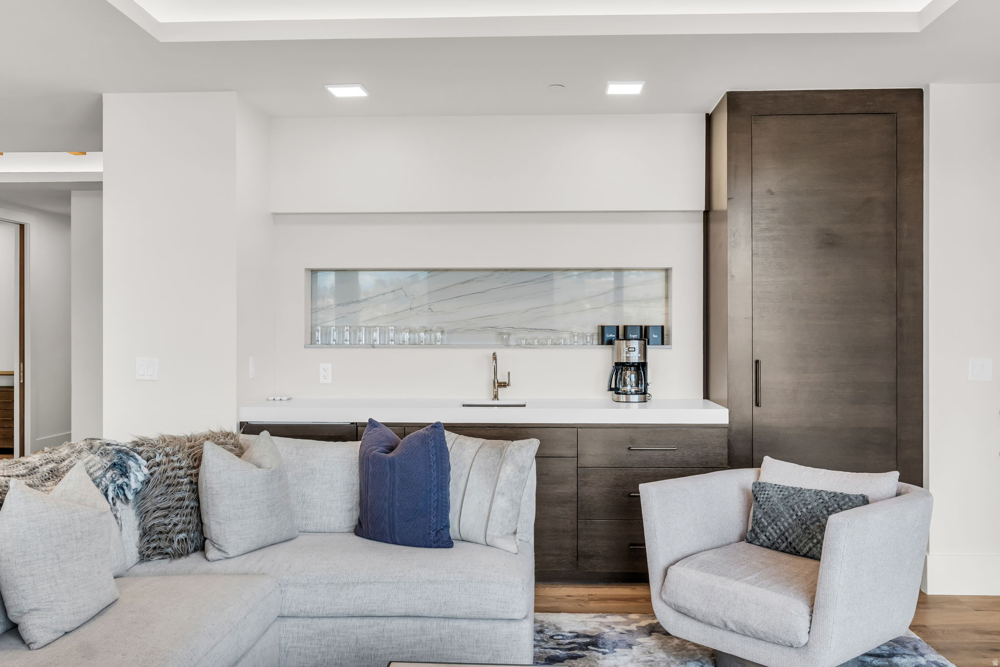 EMPIRE RESIDENCES - Residential