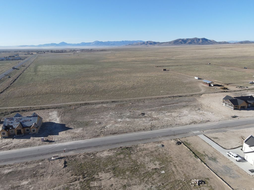 Photo of 2805 W BROWNS MDW #102, Eagle Mountain, UT 84005 (MLS # 2143743)