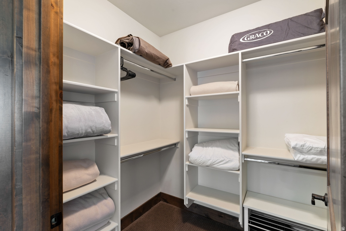 BLACK ROCK RIDGE - Residential