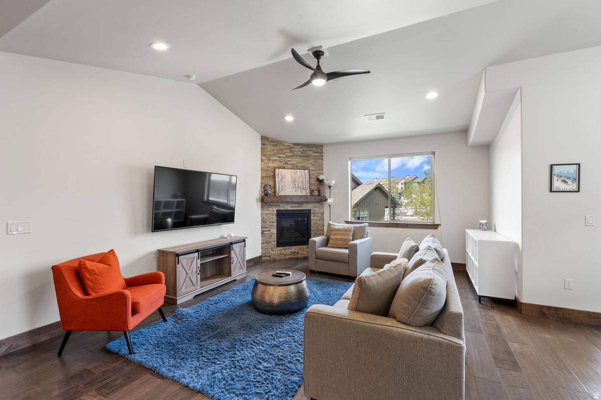 BLACK ROCK RIDGE - Residential