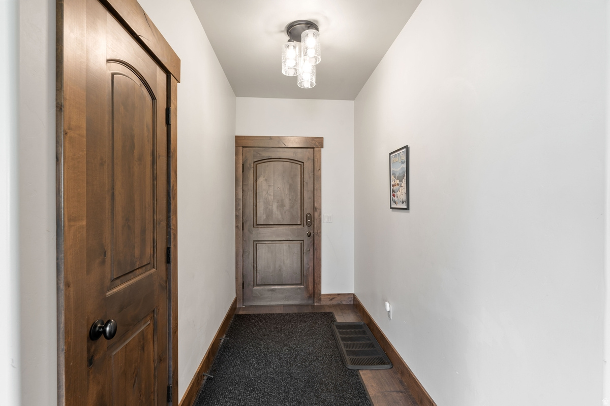 BLACK ROCK RIDGE - Residential