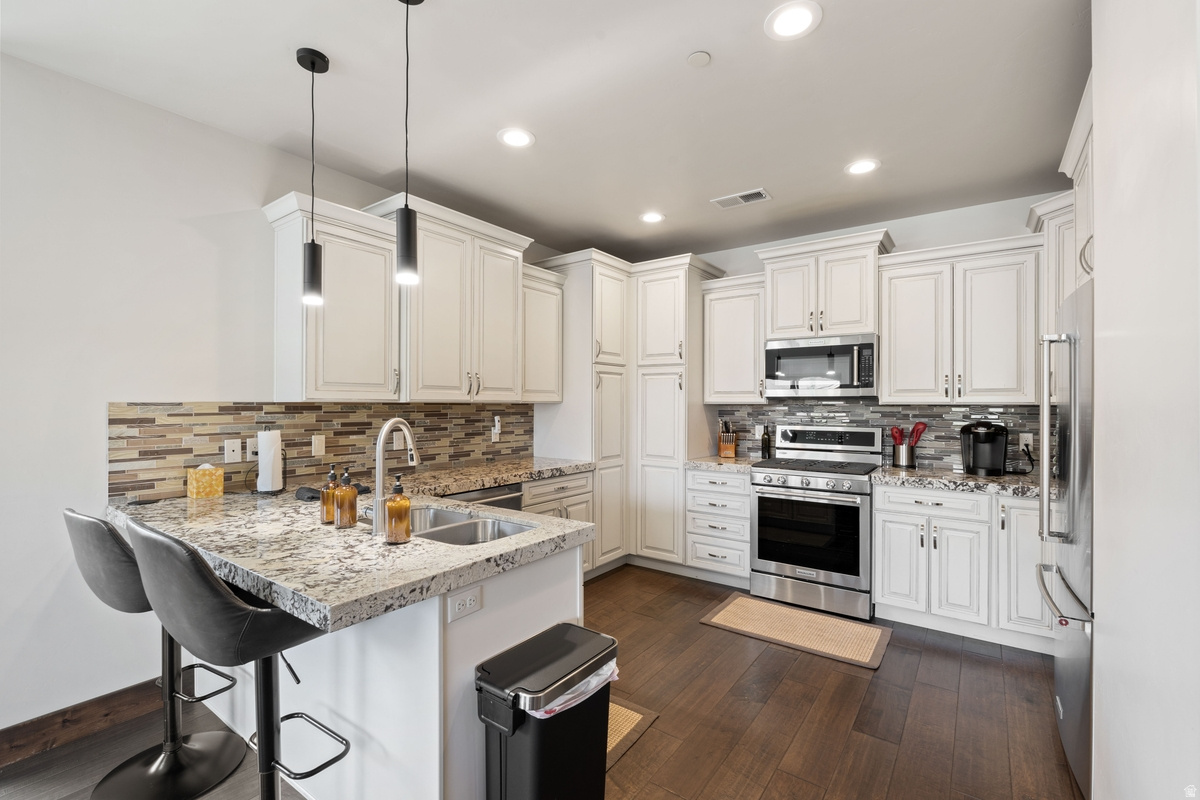 BLACK ROCK RIDGE - Residential