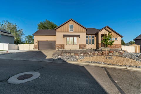 Homes For Sale - 11829 S Pinnacle Acre Ct<br/> Riverton, UT 84065