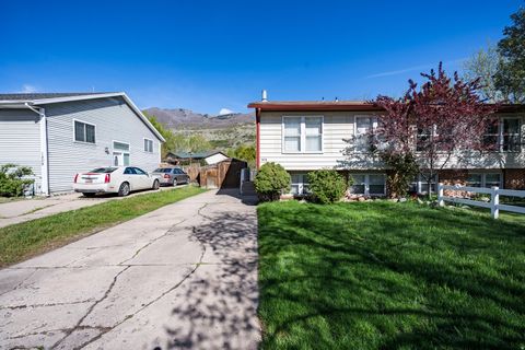 Photo of 1419 S 50 W, Farmington, UT 84025 (MLS # 2149410) Photo of 1419 S 50 W, Farmington, UT 84025 (MLS # 2149410)