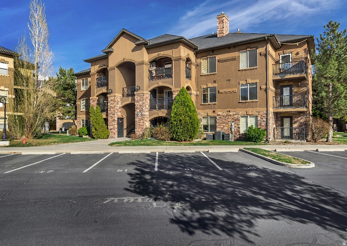 BELLE MONET - Residential