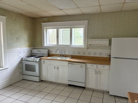 Tiny photo for 2455 S MONROE BLVD, Ogden, UT 84401 (MLS # 2147924)